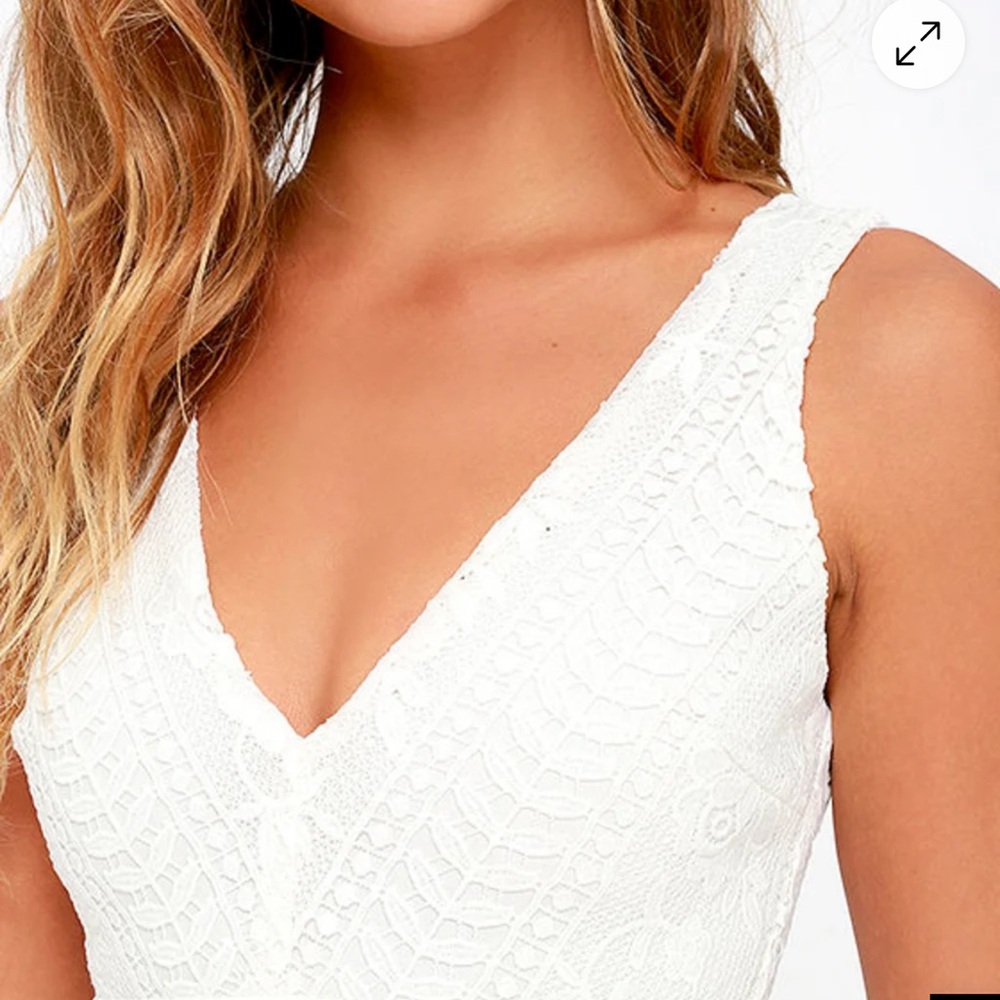 Lulu's White V-Neck Lace Midi Dress with Scalloped Hem Size XS - Picture 4 of 12